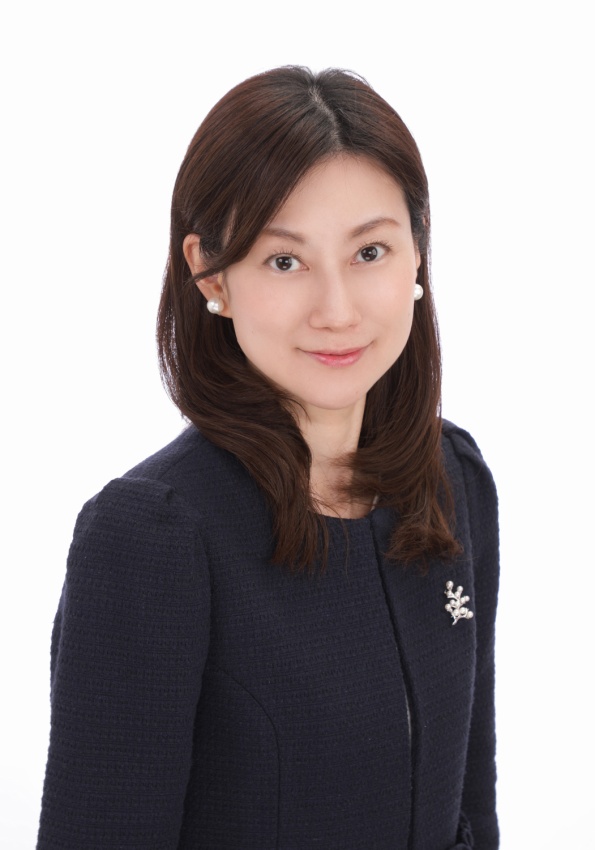 代表・特定社会保険労務士 木﨑　真由子